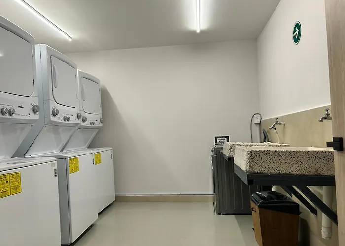 Loft Nuevo De Lujo Con Balcon Y Vista Historica De La Ciudad De