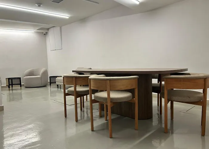 Loft Nuevo De Lujo Con Balcon Y Vista Historica De La Ciudad De